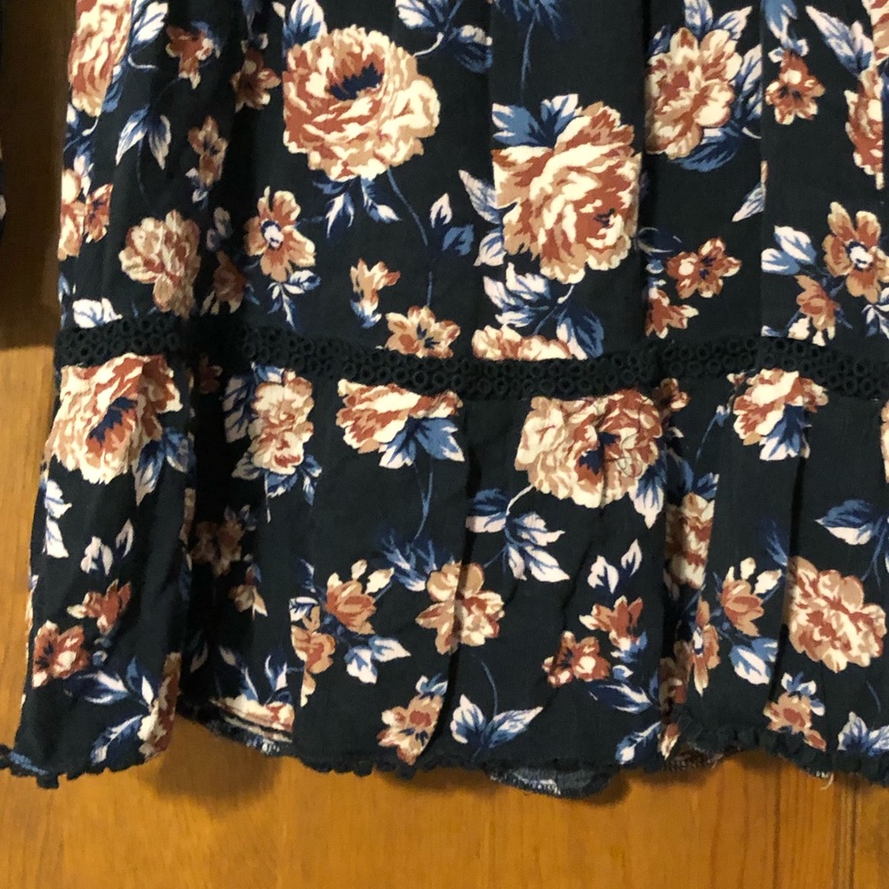 American Eagle Off the Shoulder Floral Top Size XS - Picture 5 of 7